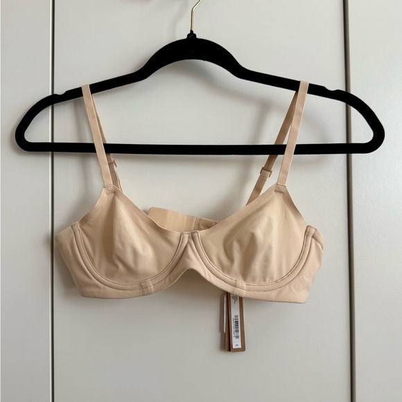 SKIMS Other - SKIMS FITS EVERYBODY
UNLINED DEMI BRA